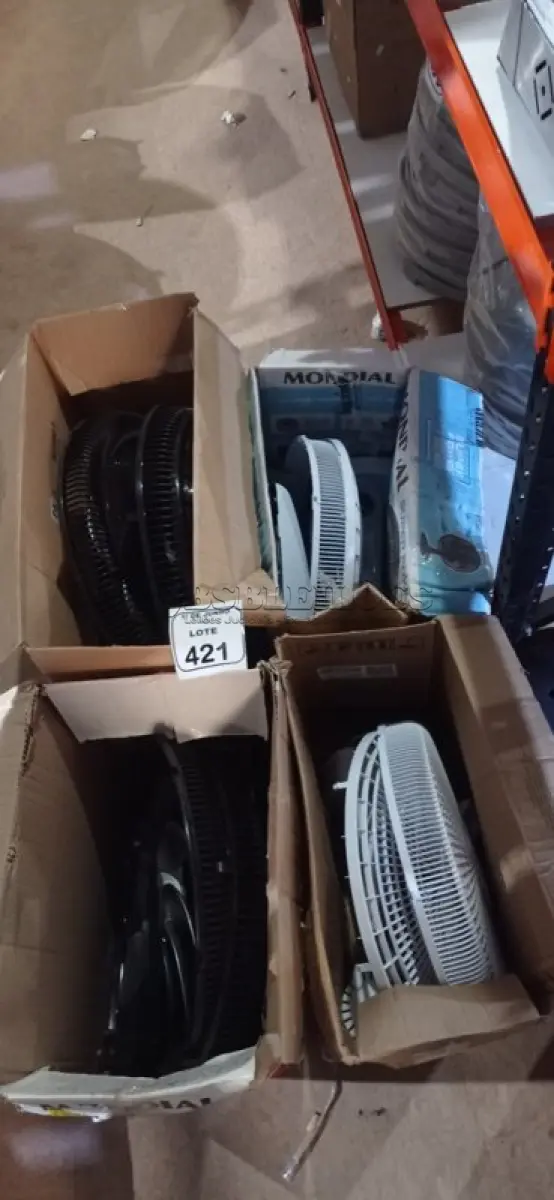 LOTE 421 - 04 VENTILADORES 220V MARCA MONDIAL DESMONTADOS INCOMPLETOS. (NO ESTADO) ATENÇÃO! FAZER A VISITAÇÃO ANTES DE ARREMATAR, NÃO SABEMOS SE FUNCIONA, LEILÃO NÃO TEM GARANTIA E NEM DEVOLUÇÃO, SUJEITO A POSSÍVEIS AVARIAS VISÍVEIS/OCULTAS E/OU AUSÊNCIA DE COMPONENTES.
