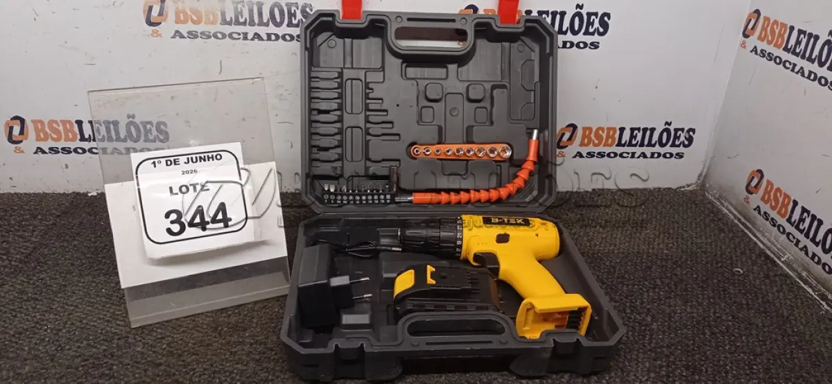 LOTE 344 - 01 PARAFUSADEIRA 36V A BATERIA COM MALETA E ACESSÓRIOS PRODUTO NOVO. (NO ESTADO) ATENÇÃO! FAZER A VISITAÇÃO ANTES DE ARREMATAR, NÃO SABEMOS SE FUNCIONA, LEILÃO NÃO TEM GARANTIA E NEM DEVOLUÇÃO, SUJEITO A POSSÍVEIS AVARIAS VISÍVEIS/OCULTAS E/OU AUSÊNCIA DE COMPONENTES.