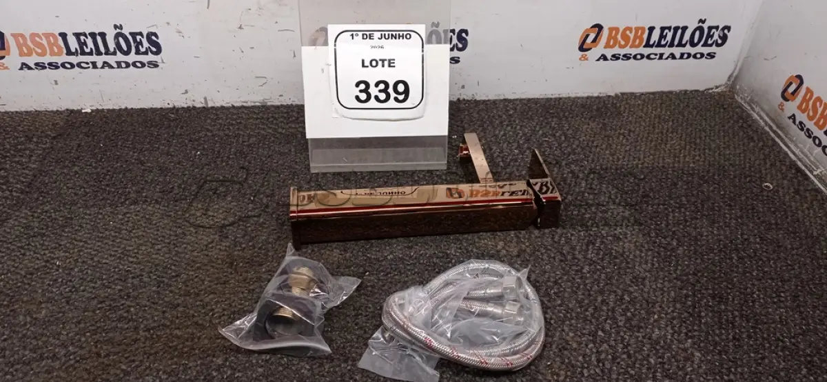 LOTE 339 - 01 TORNEIRA MISTURADOR MARCA PRIZI COM ACESSÓRIOS. (NO ESTADO) ATENÇÃO! FAZER A VISITAÇÃO ANTES DE ARREMATAR, NÃO SABEMOS SE FUNCIONA, LEILÃO NÃO TEM GARANTIA E NEM DEVOLUÇÃO, SUJEITO A POSSÍVEIS AVARIAS VISÍVEIS/OCULTAS E/OU AUSÊNCIA DE COMPONENTES.