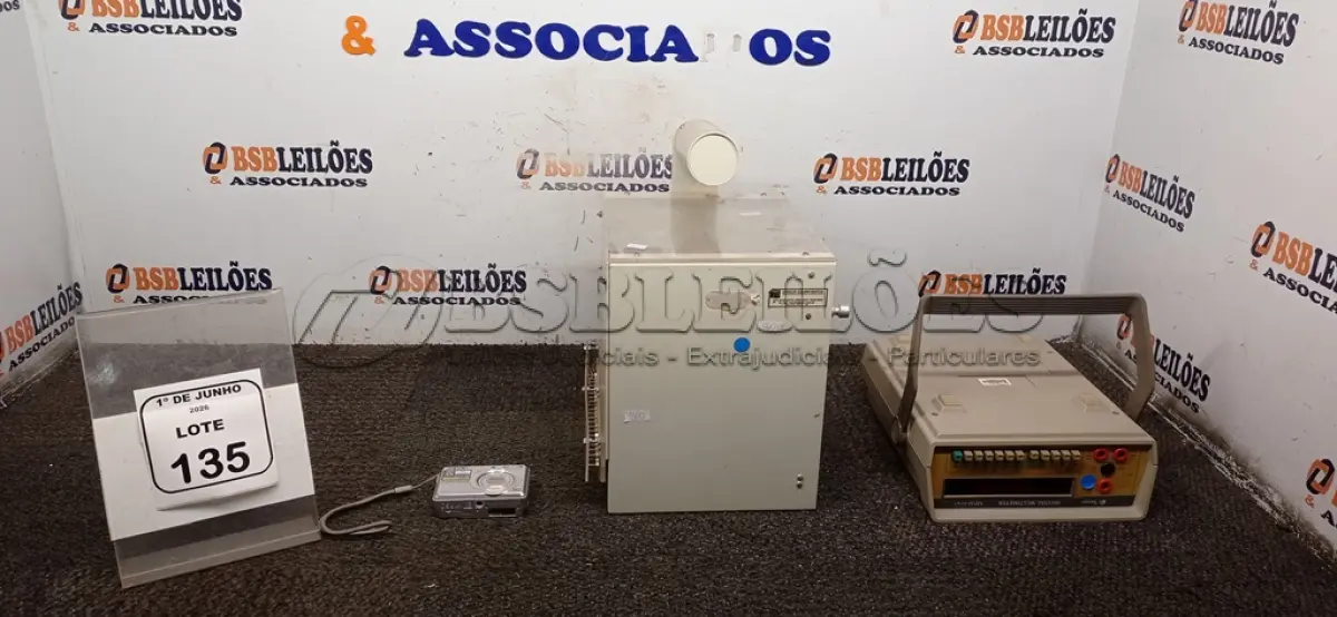 LOTE 135 - 01 MULTÍMETRO ANALÓGICOS MODELO MDM-8145 MARCA MINPA E 01 CAIXA DE CONDICIONAMENTO ANIMAL MODELO EP-102 COM PAINEL DE CONTROLE MODELO CS 0199 110V. (NO ESTADO) ATENÇÃO! FAZER A VISITAÇÃO ANTES DE ARREMATAR, NÃO SABEMOS SE FUNCIONA, LEILÃO NÃO TEM GARANTIA E NEM DEVOLUÇÃO, SUJEITO A POSSÍVEIS AVARIAS VISÍVEIS/OCULTAS E/OU AUSÊNCIA DE COMPONENTES.