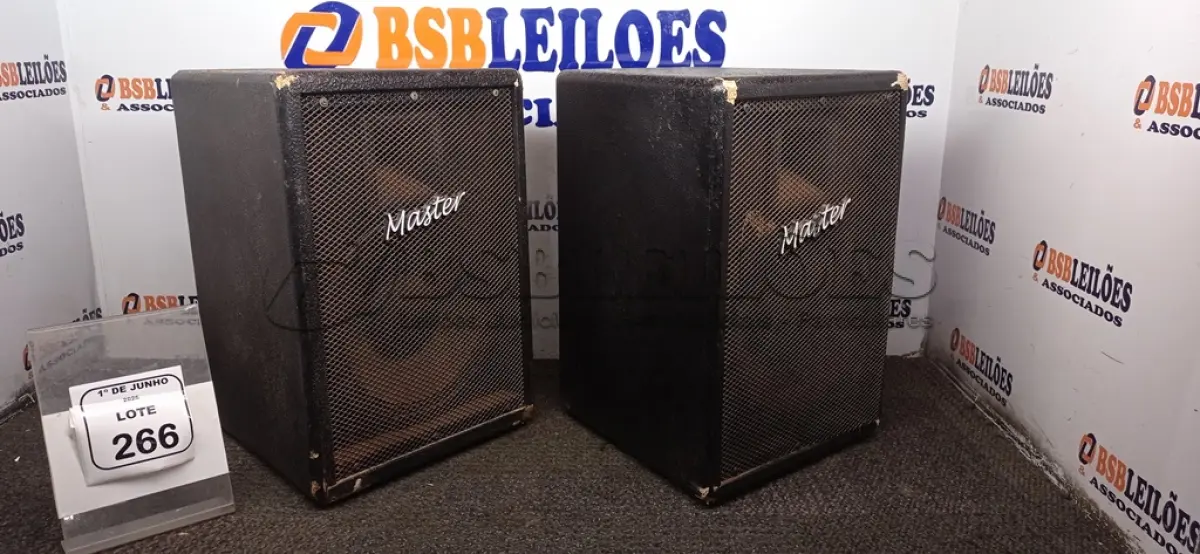 LOTE 266 - 02 CAIXAS DE SOM ALTO FALANTES MARCA MASTER. (NO ESTADO) ATENÇÃO! FAZER A VISITAÇÃO ANTES DE ARREMATAR, NÃO SABEMOS SE FUNCIONA, LEILÃO NÃO TEM GARANTIA E NEM DEVOLUÇÃO, SUJEITO A POSSÍVEIS AVARIAS VISÍVEIS/OCULTAS E/OU AUSÊNCIA DE COMPONENTES.