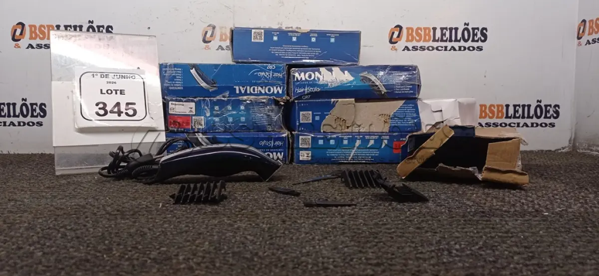 LOTE 345 - 08 MÁQUINAS DE CORTAR CABELO 220V MARCA MONDIAL. (NO ESTADO) ATENÇÃO! FAZER A VISITAÇÃO ANTES DE ARREMATAR, NÃO SABEMOS SE FUNCIONA, LEILÃO NÃO TEM GARANTIA E NEM DEVOLUÇÃO, SUJEITO A POSSÍVEIS AVARIAS VISÍVEIS/OCULTAS E/OU AUSÊNCIA DE COMPONENTES.