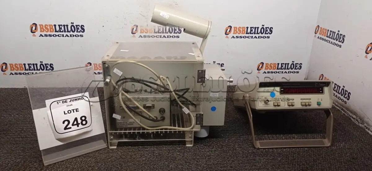 LOTE 248 - 01 FREQUENCÍMETRO MODELO MF-6120 MARCA MINIPA E 01 CAIXA DE CONDICIONAMENTO ANIMAL MODELO EP-102 COM PAINEL DE CONTROLE 110V. (NO ESTADO) ATENÇÃO! FAZER A VISITAÇÃO ANTES DE ARREMATAR, NÃO SABEMOS SE FUNCIONA, LEILÃO NÃO TEM GARANTIA E NEM DEVOLUÇÃO, SUJEITO A POSSÍVEIS AVARIAS VISÍVEIS/OCULTAS E/OU AUSÊNCIA DE COMPONENTES.