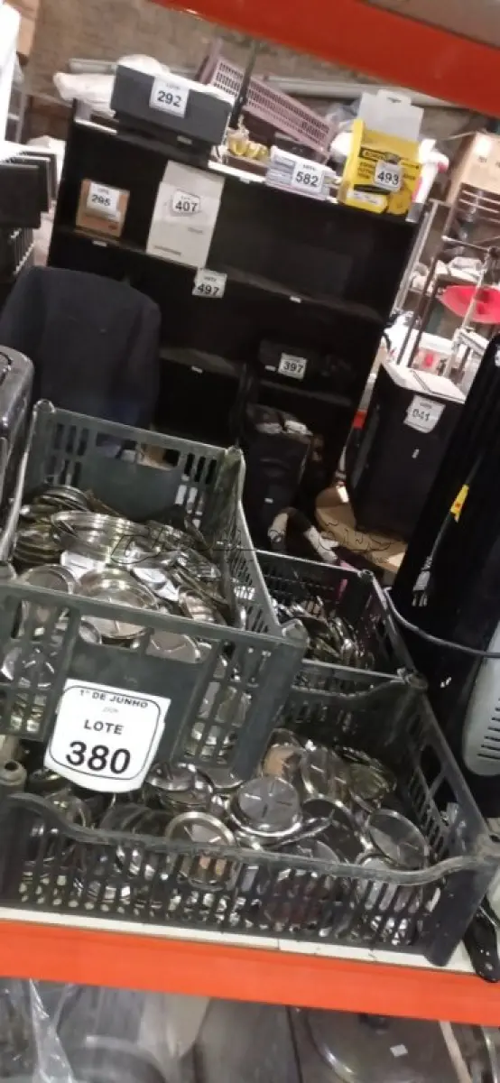 LOTE 380 - 01 LOTE COM GRANDE QUANTIDADE DE PORTA COPOS EM INOX. (NO ESTADO) ATENÇÃO! FAZER A VISITAÇÃO ANTES DE ARREMATAR, NÃO SABEMOS SE FUNCIONA, LEILÃO NÃO TEM GARANTIA E NEM DEVOLUÇÃO, SUJEITO A POSSÍVEIS AVARIAS VISÍVEIS/OCULTAS E/OU AUSÊNCIA DE COMPONENTES.
