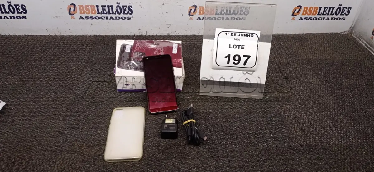 LOTE 197 - 01 SMARTPHONE MODELO TWIST MARCA POSITIVO. (NO ESTADO) ATENÇÃO! FAZER A VISITAÇÃO ANTES DE ARREMATAR, NÃO SABEMOS SE FUNCIONA, LEILÃO NÃO TEM GARANTIA E NEM DEVOLUÇÃO, SUJEITO A POSSÍVEIS AVARIAS VISÍVEIS/OCULTAS E/OU AUSÊNCIA DE COMPONENTES.