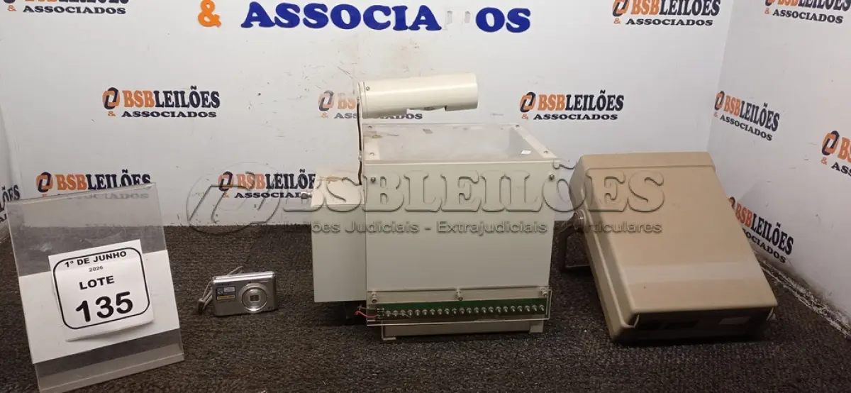 LOTE 135 - 01 MULTÍMETRO ANALÓGICOS MODELO MDM-8145 MARCA MINPA E 01 CAIXA DE CONDICIONAMENTO ANIMAL MODELO EP-102 COM PAINEL DE CONTROLE MODELO CS 0199 110V. (NO ESTADO) ATENÇÃO! FAZER A VISITAÇÃO ANTES DE ARREMATAR, NÃO SABEMOS SE FUNCIONA, LEILÃO NÃO TEM GARANTIA E NEM DEVOLUÇÃO, SUJEITO A POSSÍVEIS AVARIAS VISÍVEIS/OCULTAS E/OU AUSÊNCIA DE COMPONENTES.