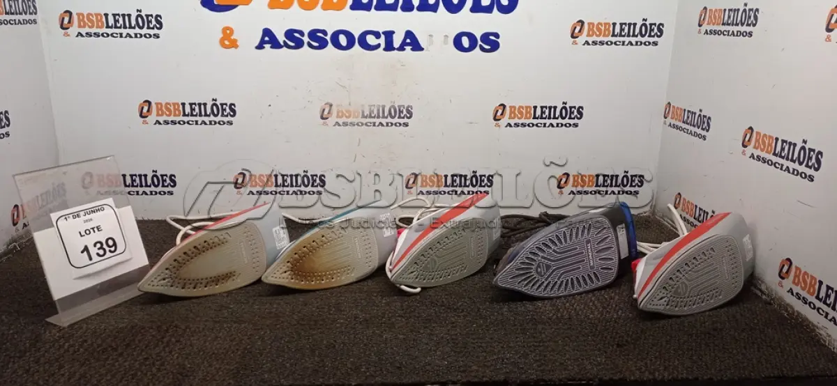 LOTE 139 - 05 FERROS DE PASSAR DE MODELOS DIVERSOS MARCA MONDIAL. (NO ESTADO) ATENÇÃO! FAZER A VISITAÇÃO ANTES DE ARREMATAR, NÃO SABEMOS SE FUNCIONA, LEILÃO NÃO TEM GARANTIA E NEM DEVOLUÇÃO, SUJEITO A POSSÍVEIS AVARIAS VISÍVEIS/OCULTAS E/OU AUSÊNCIA DE COMPONENTES.