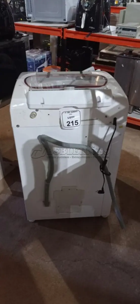 LOTE 215 - 01 MÁQUINA DE LAVAR DE 11KG 220V MARCA BRASTEMP. (NO ESTADO) ATENÇÃO! FAZER A VISITAÇÃO ANTES DE ARREMATAR, NÃO SABEMOS SE FUNCIONA, LEILÃO NÃO TEM GARANTIA E NEM DEVOLUÇÃO, SUJEITO A POSSÍVEIS AVARIAS VISÍVEIS/OCULTAS E/OU AUSÊNCIA DE COMPONENTES.