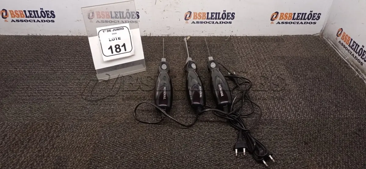 LOTE 181 - 03 FACAS ELÉTRICAS 220V MARCA MONDIAL. (NO ESTADO) ATENÇÃO! FAZER A VISITAÇÃO ANTES DE ARREMATAR, NÃO SABEMOS SE FUNCIONA, LEILÃO NÃO TEM GARANTIA E NEM DEVOLUÇÃO, SUJEITO A POSSÍVEIS AVARIAS VISÍVEIS/OCULTAS E/OU AUSÊNCIA DE COMPONENTES.