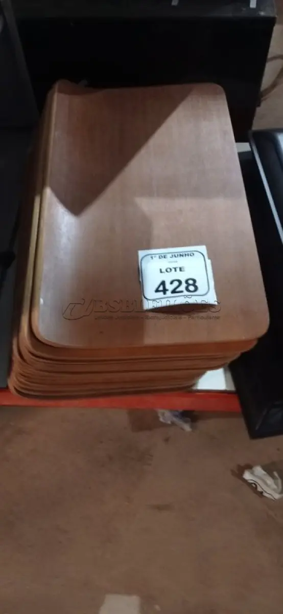 LOTE 428 - 20 PLACAS DE MADEIRA. (NO ESTADO) ATENÇÃO! FAZER A VISITAÇÃO ANTES DE ARREMATAR, NÃO SABEMOS SE FUNCIONA, LEILÃO NÃO TEM GARANTIA E NEM DEVOLUÇÃO, SUJEITO A POSSÍVEIS AVARIAS VISÍVEIS/OCULTAS E/OU AUSÊNCIA DE COMPONENTES.