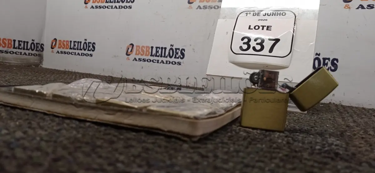 LOTE 337 - 01 KIT COM 12 ISQUEIROS TIPO ZIPPO PERSONALIZADOS ( PRODUTO NOVO). (NO ESTADO) ATENÇÃO! FAZER A VISITAÇÃO ANTES DE ARREMATAR, NÃO SABEMOS SE FUNCIONA, LEILÃO NÃO TEM GARANTIA E NEM DEVOLUÇÃO, SUJEITO A POSSÍVEIS AVARIAS VISÍVEIS/OCULTAS E/OU AUSÊNCIA DE COMPONENTES.