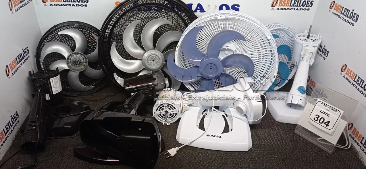 LOTE 304 - 04 VENTILADORES 220V MARCA MONDIAL DESMONTADOS INCOMPLETOS. (NO ESTADO) ATENÇÃO! FAZER A VISITAÇÃO ANTES DE ARREMATAR, NÃO SABEMOS SE FUNCIONA, LEILÃO NÃO TEM GARANTIA E NEM DEVOLUÇÃO, SUJEITO A POSSÍVEIS AVARIAS VISÍVEIS/OCULTAS E/OU AUSÊNCIA DE COMPONENTES.