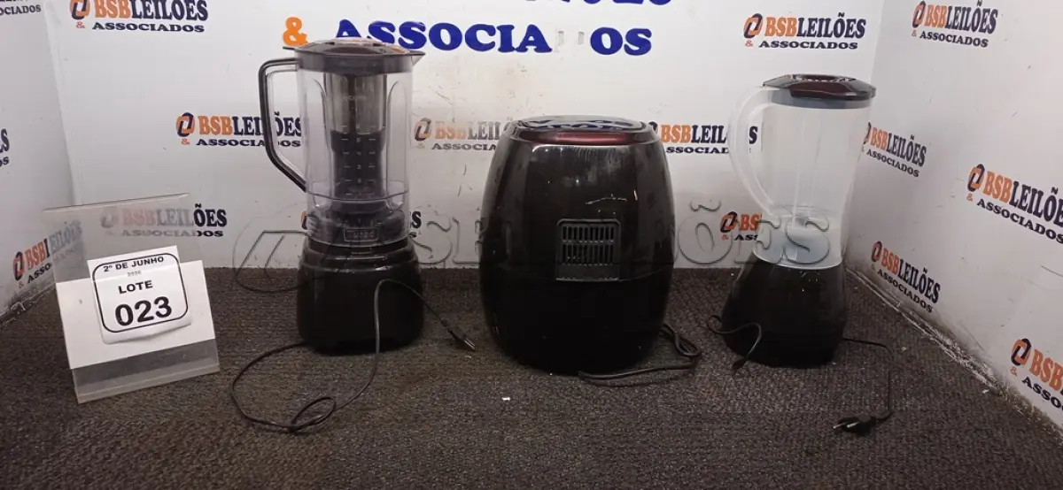 LOTE 023 - 01 AIR FRYER 3,2L 220V MARCA MONDIAL E 02 LIQUIDIFICADORES 220V MONDIAL. (NO ESTADO) ATENÇÃO! FAZER A VISITAÇÃO ANTES DE ARREMATAR, NÃO SABEMOS SE FUNCIONA, LEILÃO NÃO TEM GARANTIA E NEM DEVOLUÇÃO, SUJEITO A POSSÍVEIS AVARIAS VISÍVEIS/OCULTAS E/OU AUSÊNCIA DE COMPONENTES.
