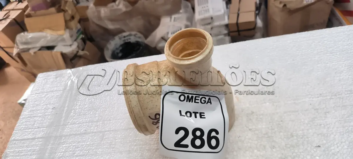 LOTE 286 - 01 JOELHO PVC SOLD. COM REDUÇÃO - Ø 100 X 50MM. (NO ESTADO EM QUE SE ENCONTRA. SUJEITO A AVARIAS OCULTAS/VISÍVEIS.)