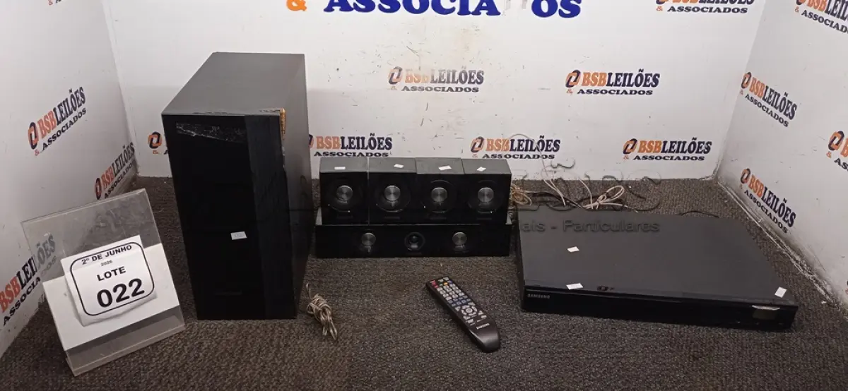 LOTE 022 - 01 HOME THEATER COM 05 CAIXAS E CONTROLE. (NO ESTADO) ATENÇÃO! FAZER A VISITAÇÃO ANTES DE ARREMATAR, NÃO SABEMOS SE FUNCIONA, LEILÃO NÃO TEM GARANTIA E NEM DEVOLUÇÃO, SUJEITO A POSSÍVEIS AVARIAS VISÍVEIS/OCULTAS E/OU AUSÊNCIA DE COMPONENTES.