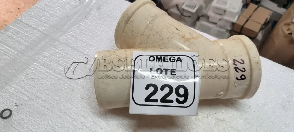 LOTE 229 - 01 JUNÇÃO "Y" PVC SOLD. - Ø 100 X 100MM. (NO ESTADO EM QUE SE ENCONTRA. SUJEITO A AVARIAS OCULTAS/VISÍVEIS.)