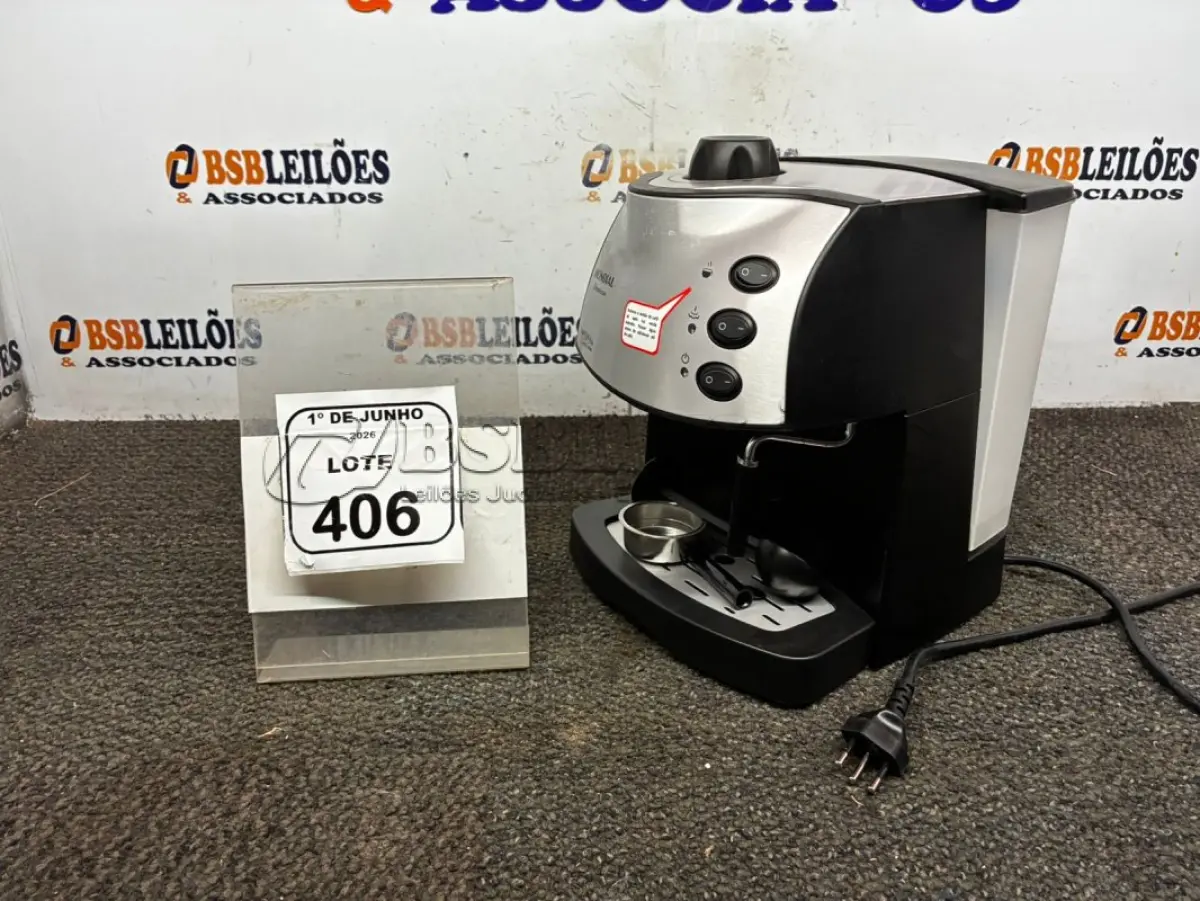 LOTE 406 - 01 MÁQUINA DE CAFÉ EXPRESSO 220V MARCA MONDIAL. (NO ESTADO) ATENÇÃO! FAZER A VISITAÇÃO ANTES DE ARREMATAR, NÃO SABEMOS SE FUNCIONA, LEILÃO NÃO TEM GARANTIA E NEM DEVOLUÇÃO, SUJEITO A POSSÍVEIS AVARIAS VISÍVEIS/OCULTAS E/OU AUSÊNCIA DE COMPONENTES.