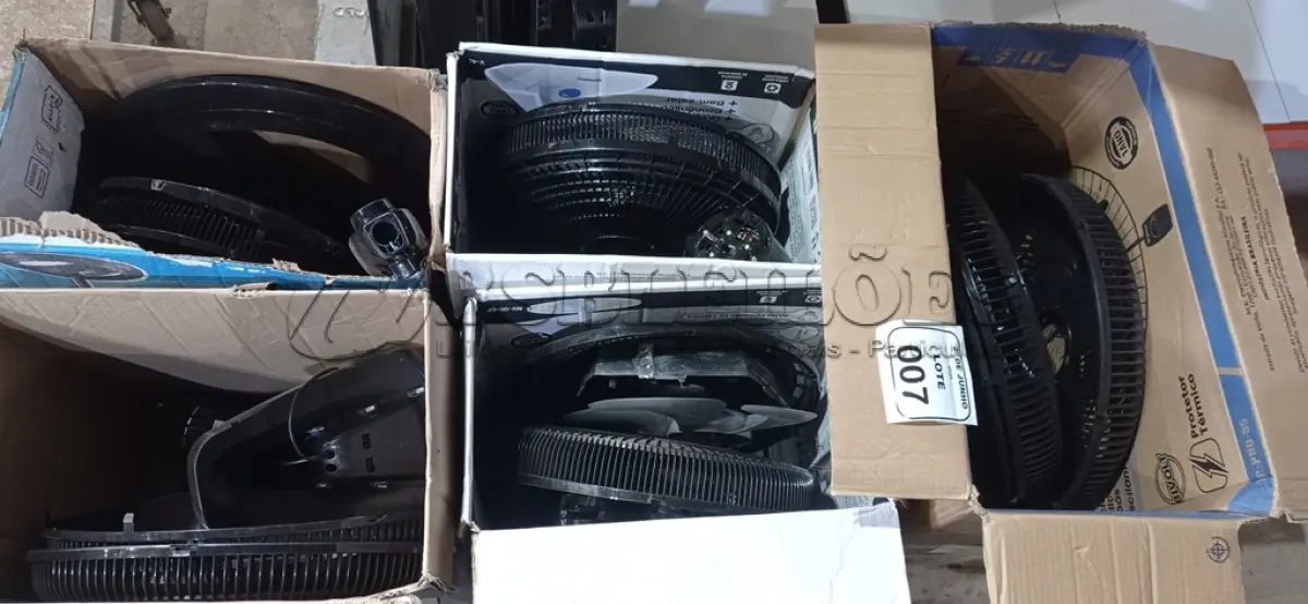 LOTE 007 - 05 VENTILADORES 220V MARCA MONDIAL DESMONTADOS INCOMPLETOS. (NO ESTADO) ATENÇÃO! FAZER A VISITAÇÃO ANTES DE ARREMATAR, NÃO SABEMOS SE FUNCIONA, LEILÃO NÃO TEM GARANTIA E NEM DEVOLUÇÃO, SUJEITO A POSSÍVEIS AVARIAS VISÍVEIS/OCULTAS E/OU AUSÊNCIA DE COMPONENTES.