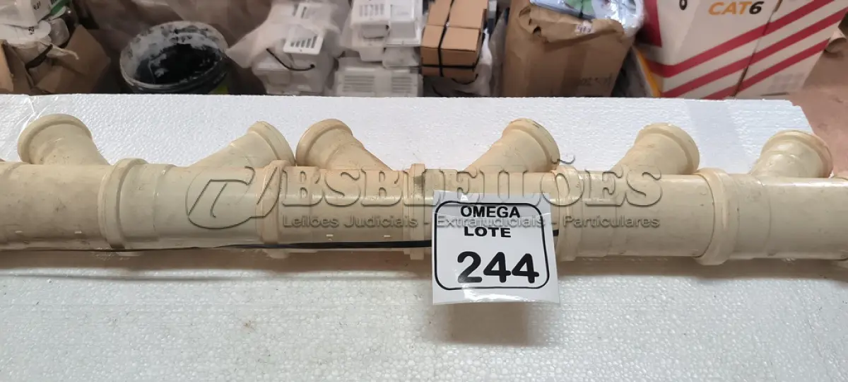 LOTE 244 - 09 JUNÇÕES "Y" PVC SOLD. COM REDUÇÃO - Ø 75 X 50MM. (NO ESTADO EM QUE SE ENCONTRA. SUJEITO A AVARIAS OCULTAS/VISÍVEIS.)