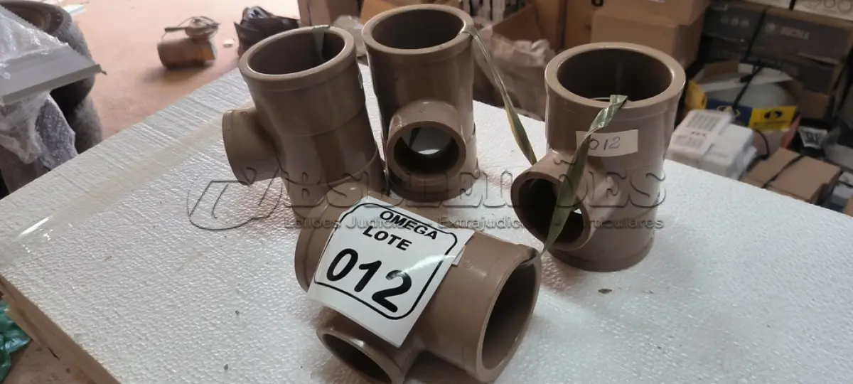 LOTE 012 - 04 TÊS COM REDUÇÃO SOLDÁVEL Ø 85 X 60MM - PVC MARROM. (NO ESTADO EM QUE SE ENCONTRA. SUJEITO A AVARIAS OCULTAS/VISÍVEIS.)