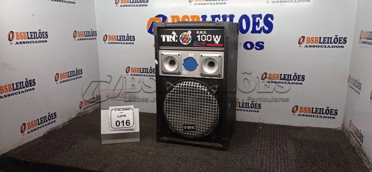 LOTE 016 - 01 CAIXA DE SOM MODELO R.M.S 100W MARCA TRC. (NO ESTADO) ATENÇÃO! FAZER A VISITAÇÃO ANTES DE ARREMATAR, NÃO SABEMOS SE FUNCIONA, LEILÃO NÃO TEM GARANTIA E NEM DEVOLUÇÃO, SUJEITO A POSSÍVEIS AVARIAS VISÍVEIS/OCULTAS E/OU AUSÊNCIA DE COMPONENTES.