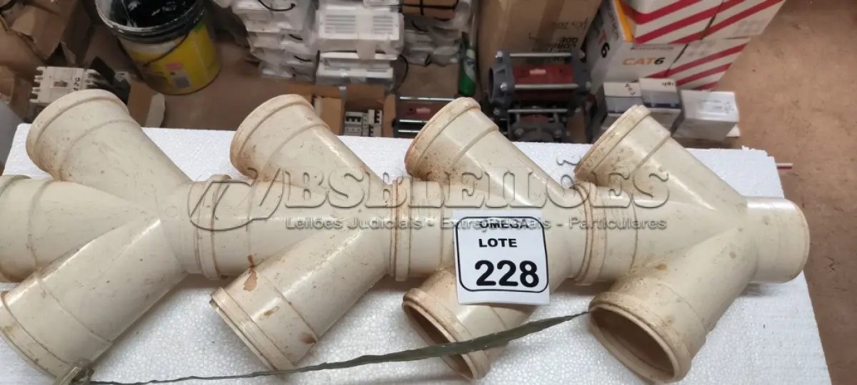 LOTE 228 - 04 JUNÇÕES TRIPLAS PVC SOLDÁVEL - Ø 100 X 100MM. (NO ESTADO EM QUE SE ENCONTRA. SUJEITO A AVARIAS OCULTAS/VISÍVEIS.)