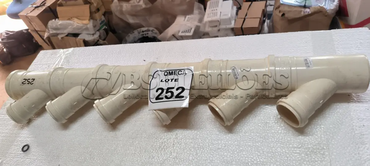LOTE 252 - 06 JUNÇÕES "Y" PVC SOLD. COM REDUÇÃO - Ø 75 X 50MM. (NO ESTADO EM QUE SE ENCONTRA. SUJEITO A AVARIAS OCULTAS/VISÍVEIS.)
