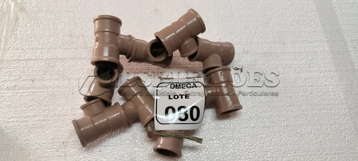 LOTE 080 - 10 TÊS COM REDUÇÃO, SOLD. Ø 40 X 32MM PVC MARROM. (NO ESTADO EM QUE SE ENCONTRA. SUJEITO A AVARIAS OCULTAS/VISÍVEIS.)