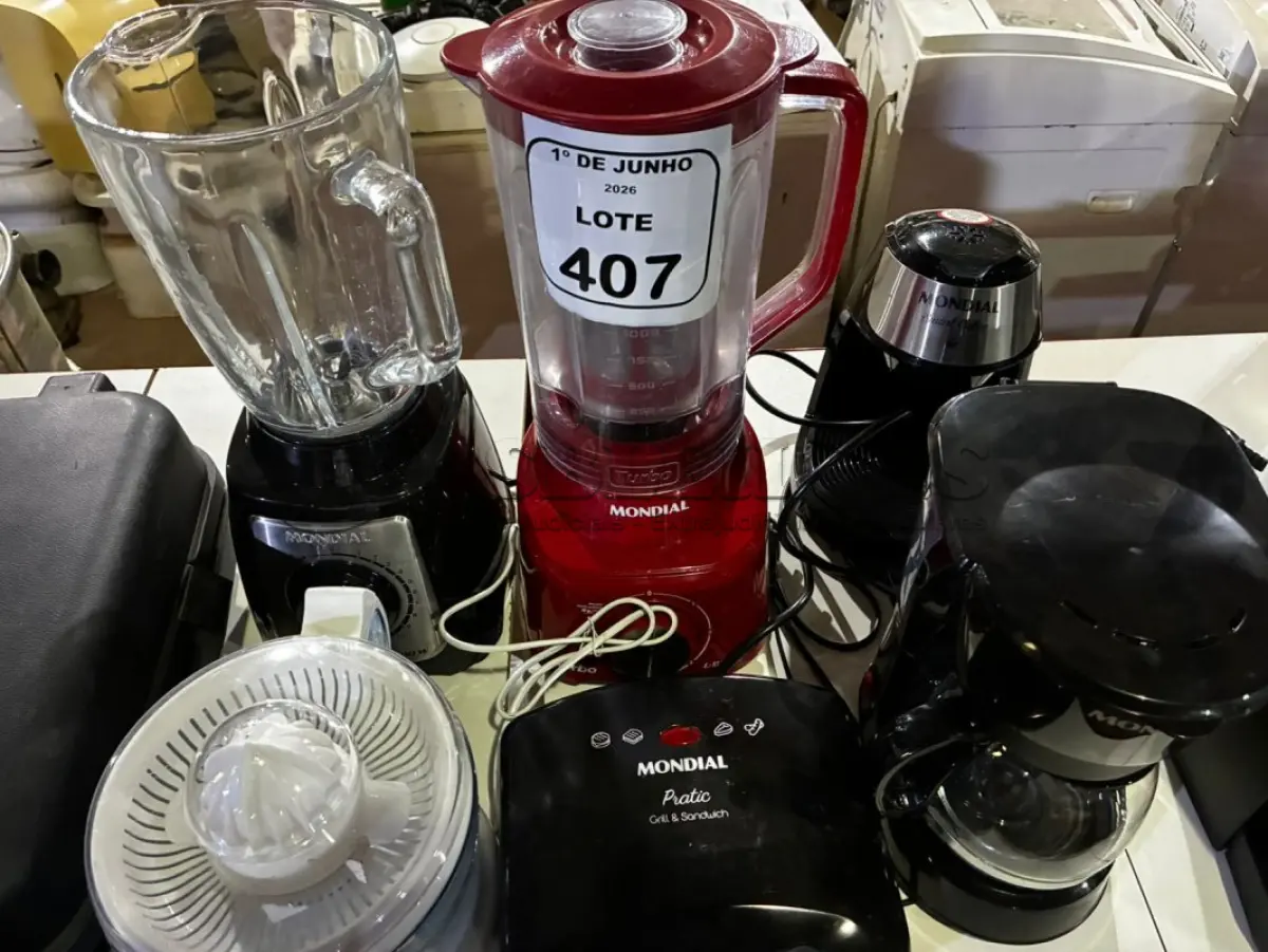 LOTE 407 - 01 SANDUICHEIRA 220V MARCA MONDIAL, 02 CAFETEIRAS SENDO 01 INCOMPLETA MARCA MONDIAL, 01 ESPREMEDOR DE FRUTAS E 02 LIQUIDIFICADORES 220V MARCA MONDIAL. (NO ESTADO) ATENÇÃO! FAZER A VISITAÇÃO ANTES DE ARREMATAR, NÃO SABEMOS SE FUNCIONA, LEILÃO NÃO TEM GARANTIA E NEM DEVOLUÇÃO, SUJEITO A POSSÍVEIS AVARIAS VISÍVEIS/OCULTAS E/OU AUSÊNCIA DE COMPONENTES.
