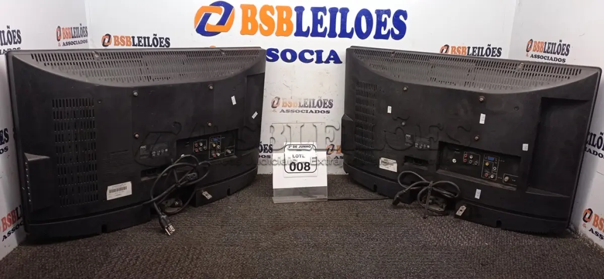 LOTE 008 - 02 TVS 26’’ MARCA AOC. (NO ESTADO) ATENÇÃO! FAZER A VISITAÇÃO ANTES DE ARREMATAR, NÃO SABEMOS SE FUNCIONA, LEILÃO NÃO TEM GARANTIA E NEM DEVOLUÇÃO, SUJEITO A POSSÍVEIS AVARIAS VISÍVEIS/OCULTAS E/OU AUSÊNCIA DE COMPONENTES.