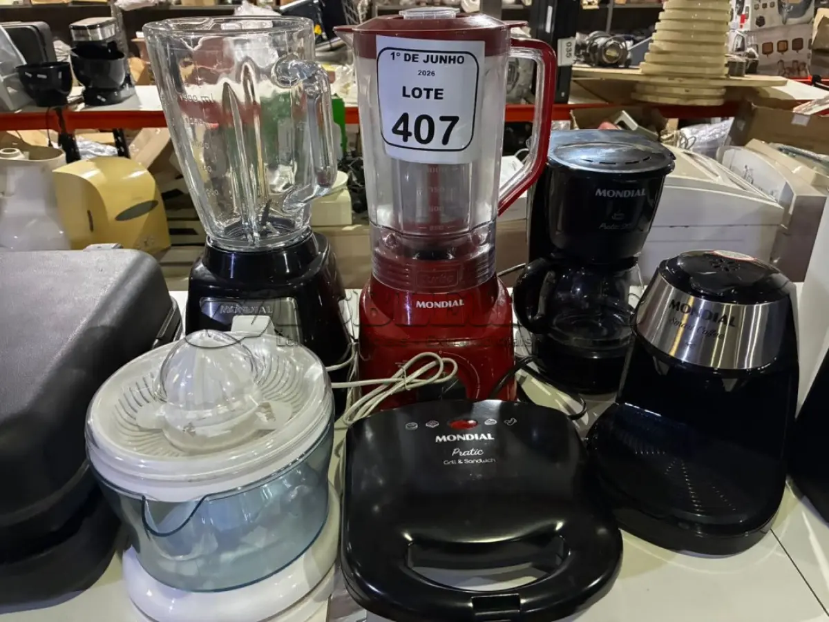 LOTE 407 - 01 SANDUICHEIRA 220V MARCA MONDIAL, 02 CAFETEIRAS SENDO 01 INCOMPLETA MARCA MONDIAL, 01 ESPREMEDOR DE FRUTAS E 02 LIQUIDIFICADORES 220V MARCA MONDIAL. (NO ESTADO) ATENÇÃO! FAZER A VISITAÇÃO ANTES DE ARREMATAR, NÃO SABEMOS SE FUNCIONA, LEILÃO NÃO TEM GARANTIA E NEM DEVOLUÇÃO, SUJEITO A POSSÍVEIS AVARIAS VISÍVEIS/OCULTAS E/OU AUSÊNCIA DE COMPONENTES.