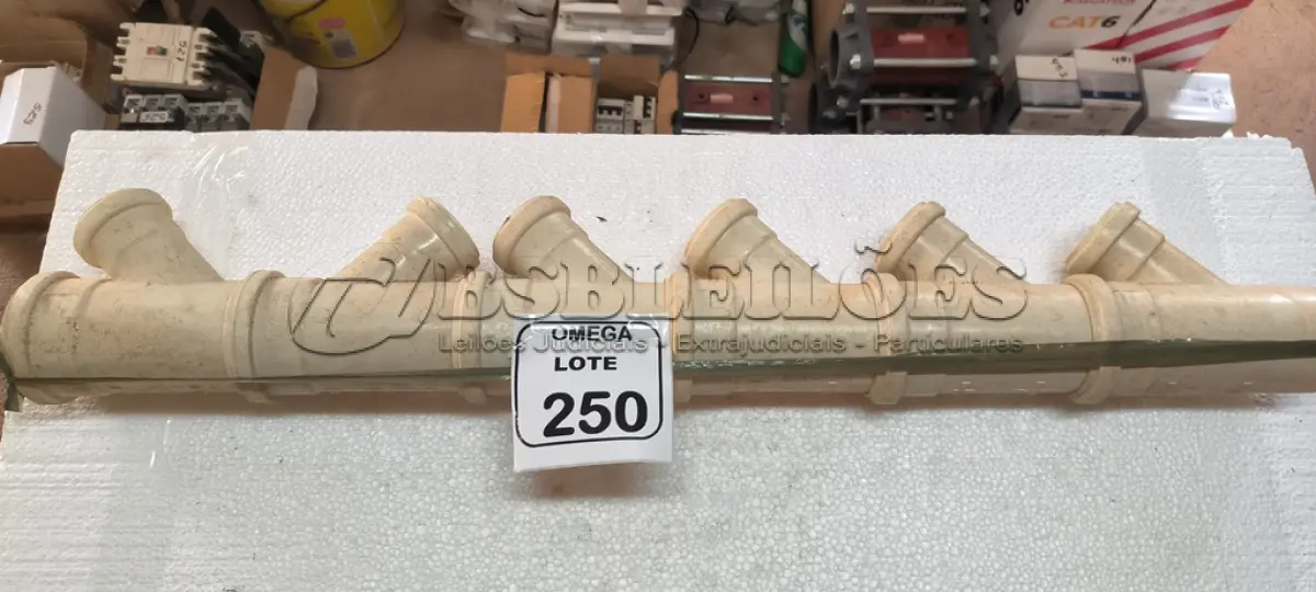 LOTE 250 - 06 JUNÇÕES "Y" PVC SOLD. COM REDUÇÃO - Ø 75 X 50MM. (NO ESTADO EM QUE SE ENCONTRA. SUJEITO A AVARIAS OCULTAS/VISÍVEIS.)