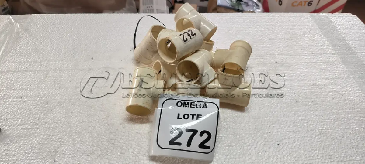 LOTE 272 - 10 TÊS  PVC SOLD. - Ø 40 X 40MM. (NO ESTADO EM QUE SE ENCONTRA. SUJEITO A AVARIAS OCULTAS/VISÍVEIS.)