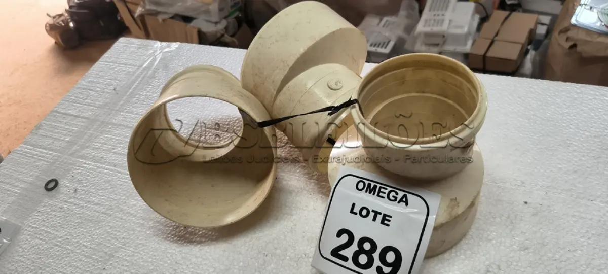 LOTE 289 - 03 BUCHAS EXCÊNTRICAS SOLD. DE REDUÇÃO CPVC - Ø 150X75MM. (NO ESTADO EM QUE SE ENCONTRA. SUJEITO A AVARIAS OCULTAS/VISÍVEIS.)
