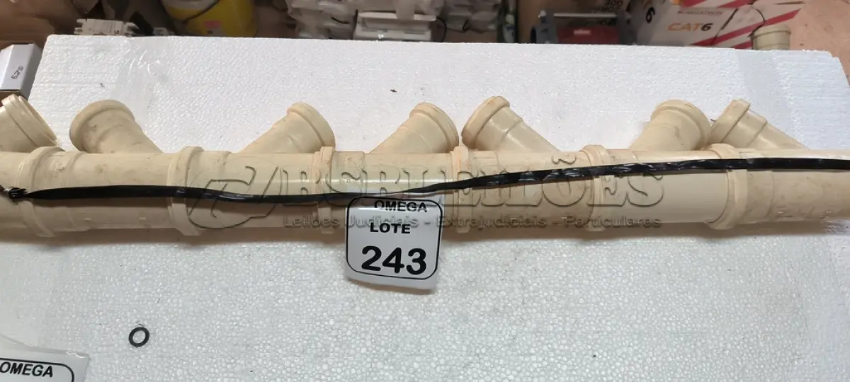 LOTE 243 - JUNÇÃO "Y" PVC SOLD. COM REDUÇÃO - Ø 75 X 50MM. (NO ESTADO EM QUE SE ENCONTRA. SUJEITO A AVARIAS OCULTAS/VISÍVEIS.)
