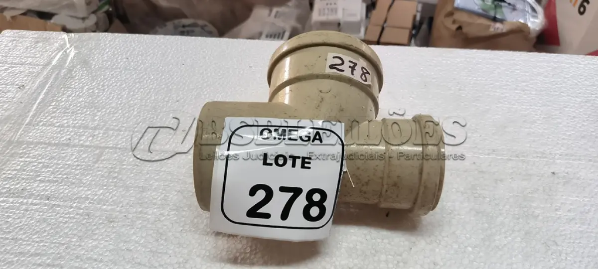 LOTE 278 - 01 JOELHO PVC SOLD. COM REDUÇÃO - Ø 100 X 75MM. (NO ESTADO EM QUE SE ENCONTRA. SUJEITO A AVARIAS OCULTAS/VISÍVEIS.)