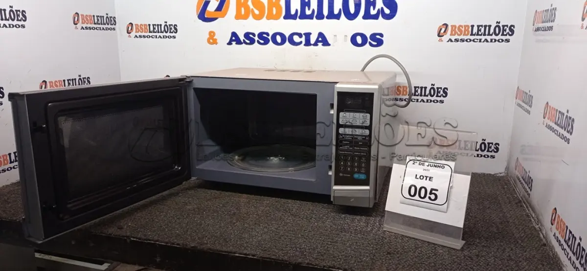 LOTE 005 - 01 MICRO-ONDAS 110V MARCA LG. (NO ESTADO) ATENÇÃO! FAZER A VISITAÇÃO ANTES DE ARREMATAR, NÃO SABEMOS SE FUNCIONA, LEILÃO NÃO TEM GARANTIA E NEM DEVOLUÇÃO, SUJEITO A POSSÍVEIS AVARIAS VISÍVEIS/OCULTAS E/OU AUSÊNCIA DE COMPONENTES.