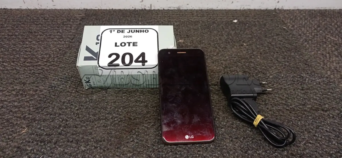 LOTE 204 - 01 SMARTPHONE MODELO K10 MARCA LG COM CARREGADOR. (NO ESTADO) ATENÇÃO! FAZER A VISITAÇÃO ANTES DE ARREMATAR, NÃO SABEMOS SE FUNCIONA, LEILÃO NÃO TEM GARANTIA E NEM DEVOLUÇÃO, SUJEITO A POSSÍVEIS AVARIAS VISÍVEIS/OCULTAS E/OU AUSÊNCIA DE COMPONENTES.