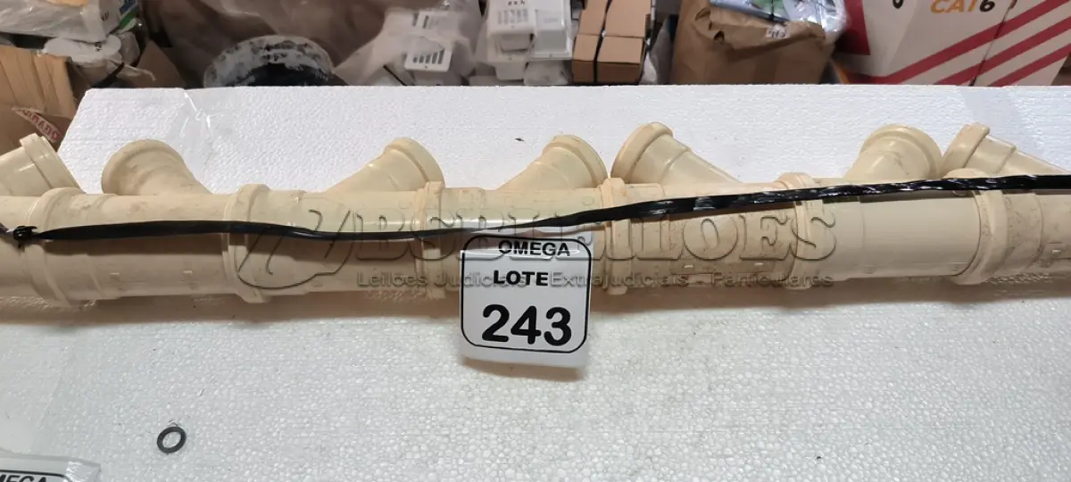 LOTE 243 - JUNÇÃO "Y" PVC SOLD. COM REDUÇÃO - Ø 75 X 50MM. (NO ESTADO EM QUE SE ENCONTRA. SUJEITO A AVARIAS OCULTAS/VISÍVEIS.)