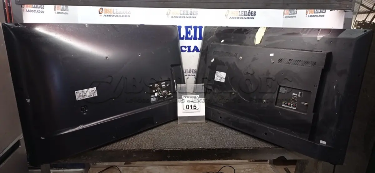 LOTE 015 - 02 TVS 43’’ MARCA LG PARA RETIRADA DE PEÇAS. (NO ESTADO) ATENÇÃO! FAZER A VISITAÇÃO ANTES DE ARREMATAR, NÃO SABEMOS SE FUNCIONA, LEILÃO NÃO TEM GARANTIA E NEM DEVOLUÇÃO, SUJEITO A POSSÍVEIS AVARIAS VISÍVEIS/OCULTAS E/OU AUSÊNCIA DE COMPONENTES.