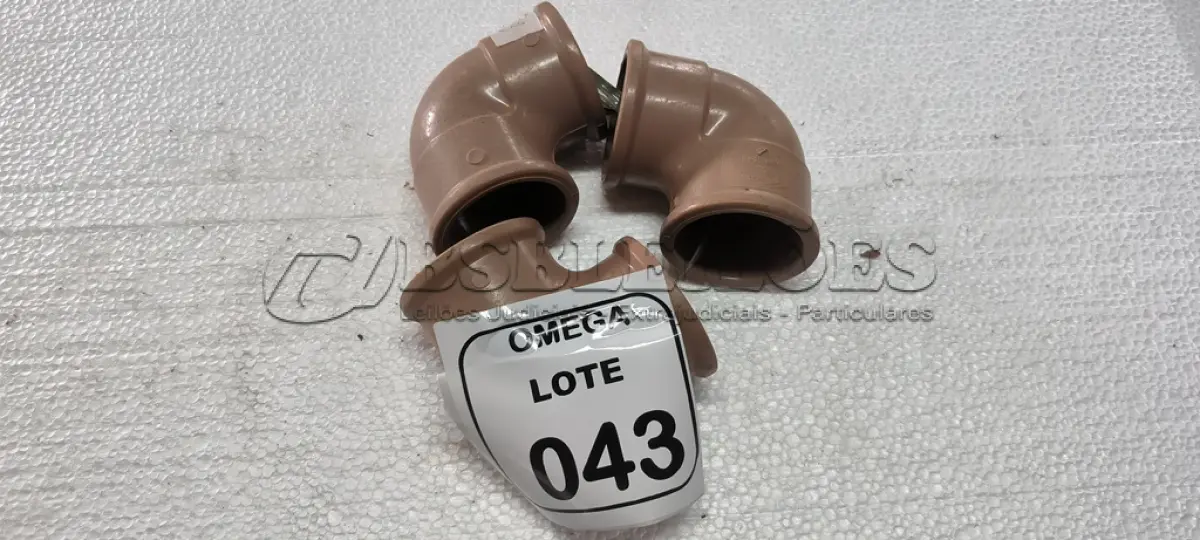 LOTE 043 - 03 JOELHOS 90º SOLD. Ø 60MM - PVC MARROM. (NO ESTADO EM QUE SE ENCONTRA. SUJEITO A AVARIAS OCULTAS/VISÍVEIS.)