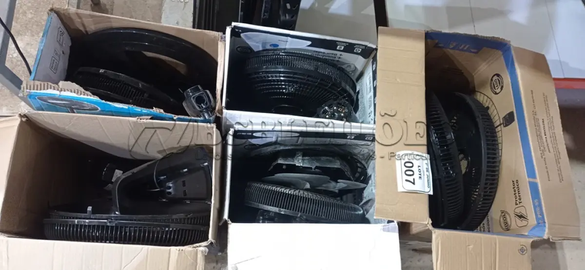 LOTE 007 - 05 VENTILADORES 220V MARCA MONDIAL DESMONTADOS INCOMPLETOS. (NO ESTADO) ATENÇÃO! FAZER A VISITAÇÃO ANTES DE ARREMATAR, NÃO SABEMOS SE FUNCIONA, LEILÃO NÃO TEM GARANTIA E NEM DEVOLUÇÃO, SUJEITO A POSSÍVEIS AVARIAS VISÍVEIS/OCULTAS E/OU AUSÊNCIA DE COMPONENTES.