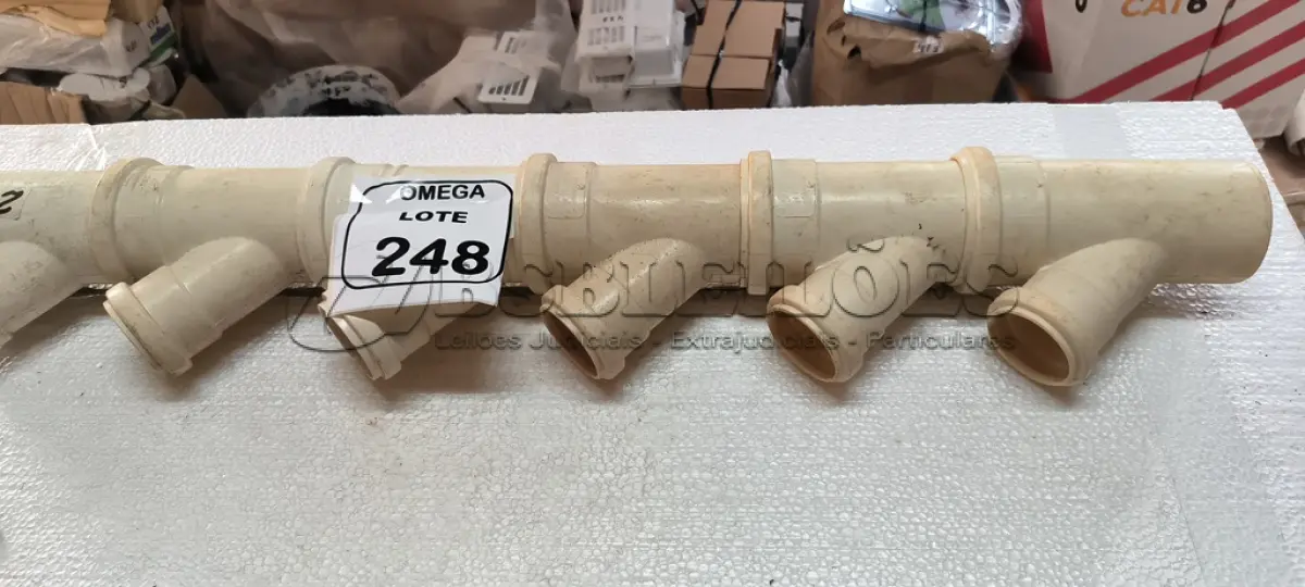 LOTE 248 - 06 JUNÇÕES "Y" PVC SOLD. COM REDUÇÃO - Ø 75 X 50MM. (NO ESTADO EM QUE SE ENCONTRA. SUJEITO A AVARIAS OCULTAS/VISÍVEIS.)
