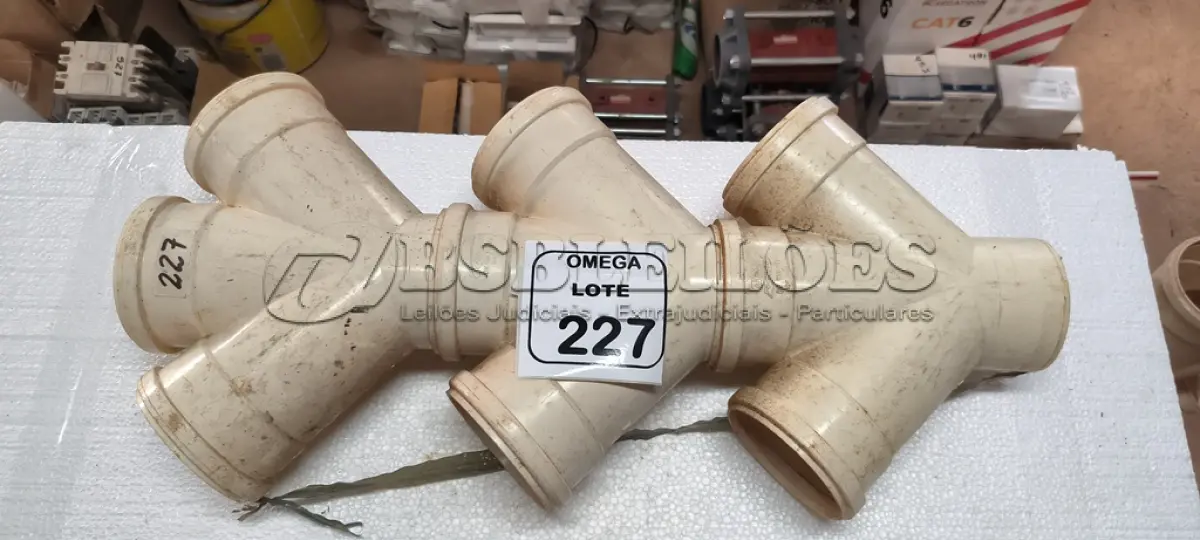 LOTE 227 - 03 JUNÇÕES TRIPLAS PVC SOLDÁVEL - Ø 100 X 100MM. (NO ESTADO EM QUE SE ENCONTRA. SUJEITO A AVARIAS OCULTAS/VISÍVEIS.)