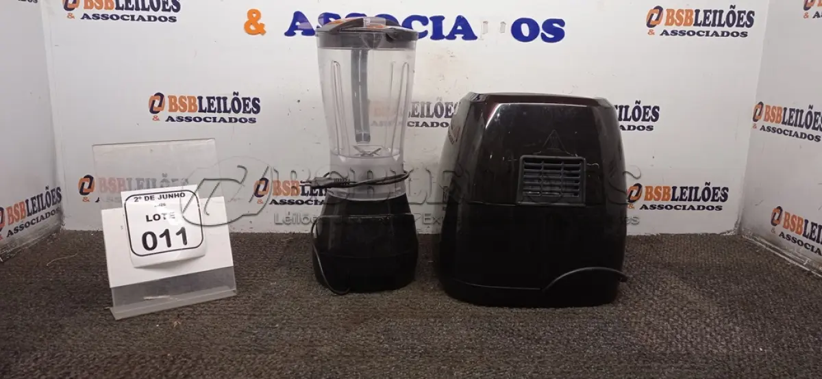 LOTE 011 - 01AIR FRYER 4L 220V MARCA MONDIAL E 01 LIQUIDIFICADOR 220V MARCA MONDIAL. (NO ESTADO) ATENÇÃO! FAZER A VISITAÇÃO ANTES DE ARREMATAR, NÃO SABEMOS SE FUNCIONA, LEILÃO NÃO TEM GARANTIA E NEM DEVOLUÇÃO, SUJEITO A POSSÍVEIS AVARIAS VISÍVEIS/OCULTAS E/OU AUSÊNCIA DE COMPONENTES.