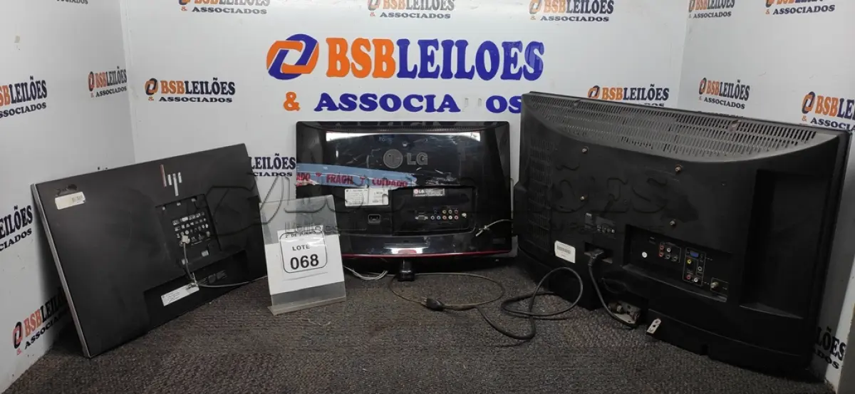 LOTE 068 - 03 MONITORES DE MARCAS E MODELOS DIVERSOS. (NO ESTADO) ATENÇÃO! FAZER A VISITAÇÃO ANTES DE ARREMATAR, NÃO SABEMOS SE FUNCIONA, LEILÃO NÃO TEM GARANTIA E NEM DEVOLUÇÃO, SUJEITO A POSSÍVEIS AVARIAS VISÍVEIS/OCULTAS E/OU AUSÊNCIA DE COMPONENTES.
