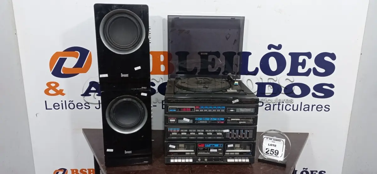 LOTE 259 - 01 APARELHO DE SOM ANTIGO 3X1 MARCA SANYO E 02 CAIXAS DE SOM MARCA DIVOOM. (NO ESTADO) ATENÇÃO! FAZER A VISITAÇÃO ANTES DE ARREMATAR, NÃO SABEMOS SE FUNCIONA, LEILÃO NÃO TEM GARANTIA E NEM DEVOLUÇÃO, SUJEITO A POSSÍVEIS AVARIAS VISÍVEIS/OCULTAS E/OU AUSÊNCIA DE COMPONENTES.