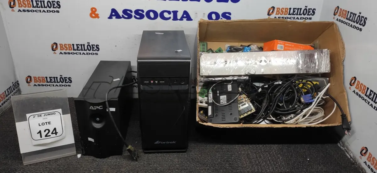 LOTE 124 - 01 GERENCIADOR DE ENERGIA MODELO PM-2.2 MARCAS PENTACUSTICA, 01 GABINETE, 01 NOBREAK DE 1.500VA, 01 FONTE UNIVERSAL MARCA MULTILASER, VÁRIAS MEMÓRIAS DE PC, ROTEADORES, ADAPTADORES DE REDE CABOS E ELETRÔNICOS DIVERSOS. (NO ESTADO) ATENÇÃO! FAZER A VISITAÇÃO ANTES DE ARREMATAR, NÃO SABEMOS SE FUNCIONA, LEILÃO NÃO TEM GARANTIA E NEM DEVOLUÇÃO, SUJEITO A POSSÍVEIS AVARIAS VISÍVEIS/OCULTAS E/OU AUSÊNCIA DE COMPONENTES.