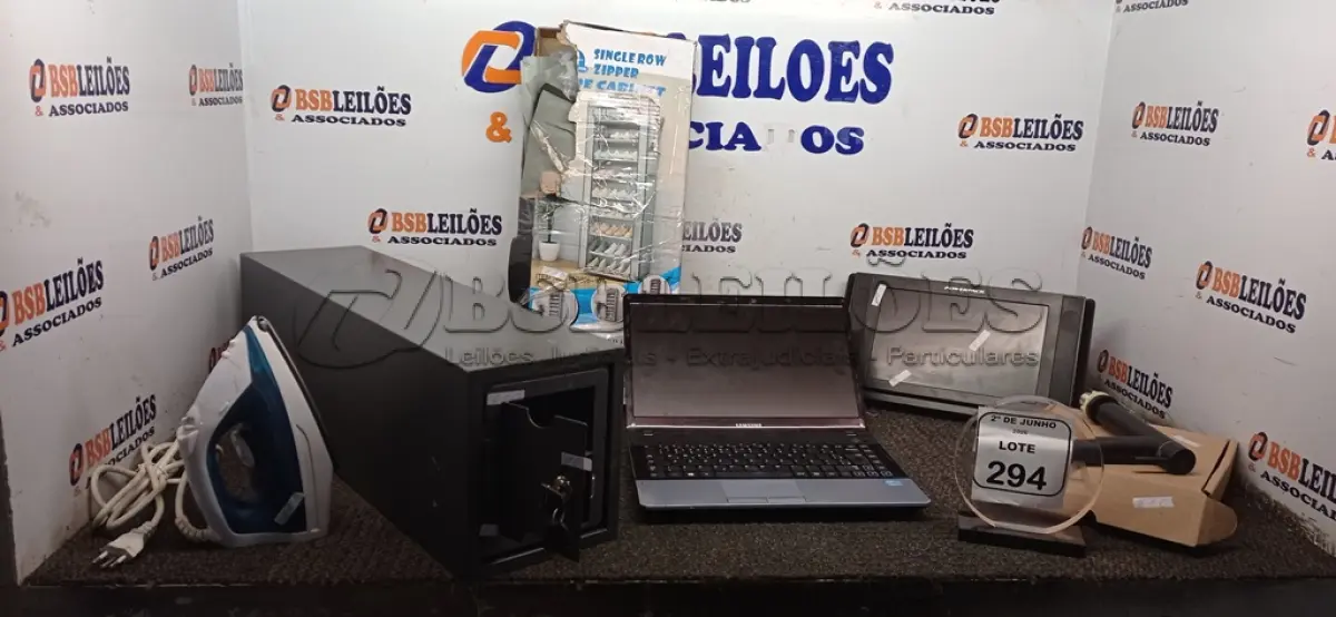 LOTE 294 - 01 TELA DE DVD AUTOMOTIVO 11’’ MARCA POWERPACK, 01 TORNEIRA, 01 FERRO DE PASSAR, 01 COFRE EM AÇO COM INTERIOR COMPARTIMENTADO, 01 SAPATEIRO DESMONTÁVEL E 01 NOTEBOOK MARCA SAMSUNG PARA RETIRADA DE PEÇAS. (NO ESTADO) ATENÇÃO! FAZER A VISITAÇÃO ANTES DE ARREMATAR, NÃO SABEMOS SE FUNCIONA, LEILÃO NÃO TEM GARANTIA E NEM DEVOLUÇÃO, SUJEITO A POSSÍVEIS AVARIAS VISÍVEIS/OCULTAS E/OU AUSÊNCIA DE COMPONENTES.