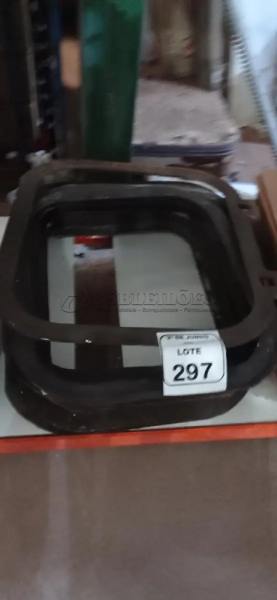 LOTE 297 - 06 AROS DE TAMPA DE BUEIRO. (NO ESTADO) ATENÇÃO! FAZER A VISITAÇÃO ANTES DE ARREMATAR, NÃO SABEMOS SE FUNCIONA, LEILÃO NÃO TEM GARANTIA E NEM DEVOLUÇÃO, SUJEITO A POSSÍVEIS AVARIAS VISÍVEIS/OCULTAS E/OU AUSÊNCIA DE COMPONENTES.